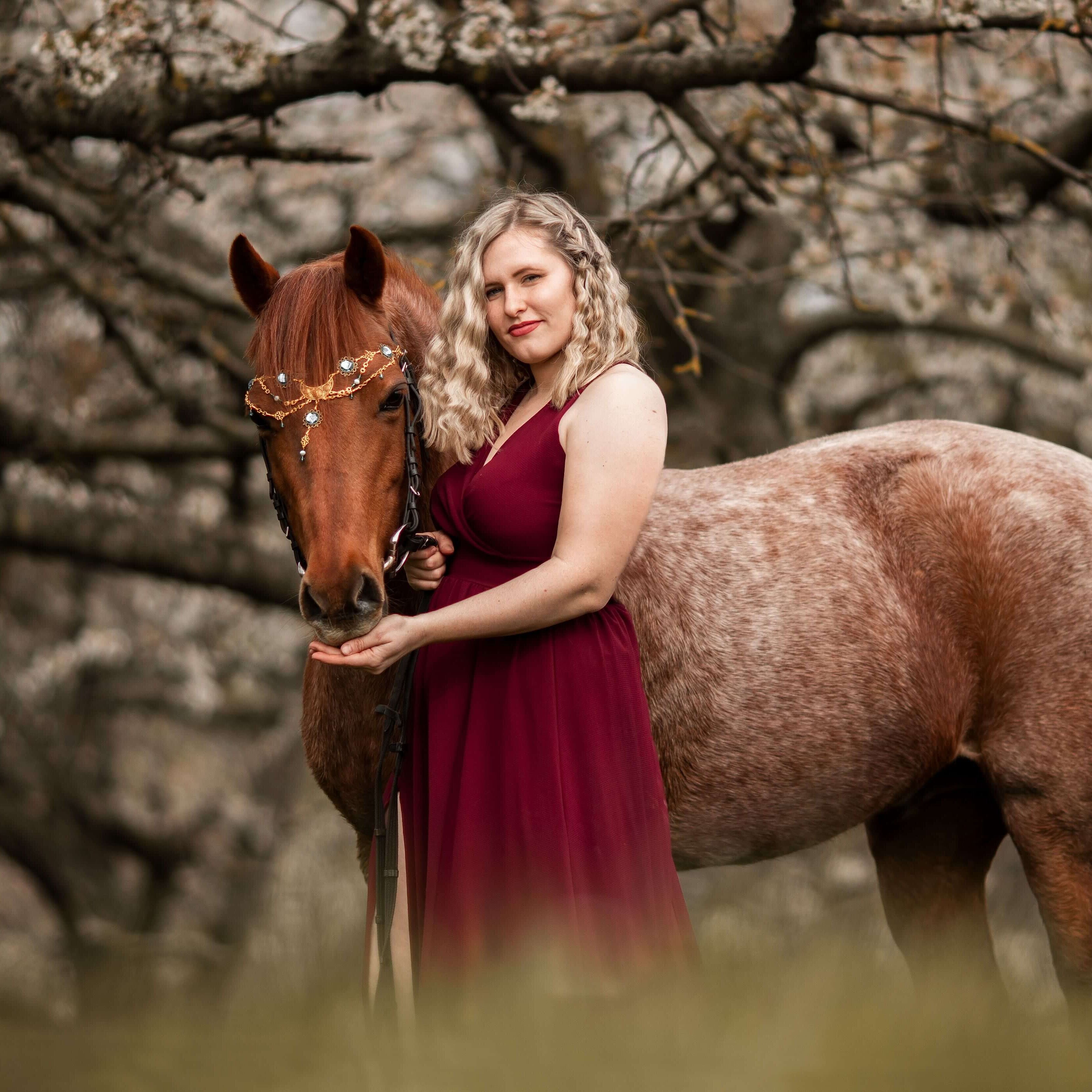 Frau mit Pferd